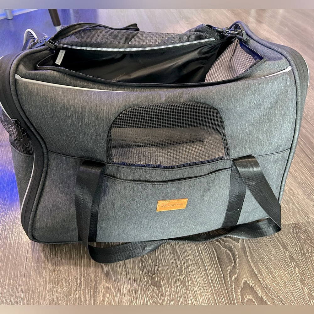 Pet carrier
